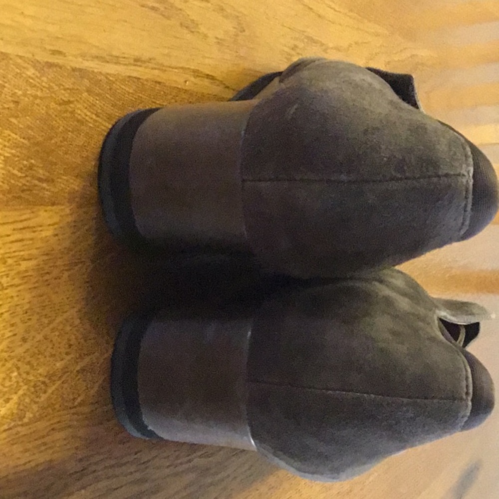 Woman’s Earthies wedge shoes. Size 9.5. Taupe suede. So elegant. - Picture 3 of 6